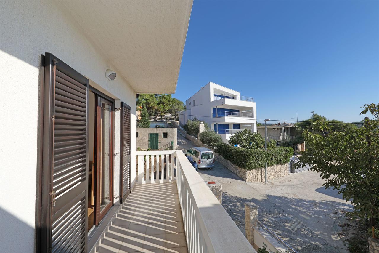 Apartments Snjezana Tisno Exterior foto