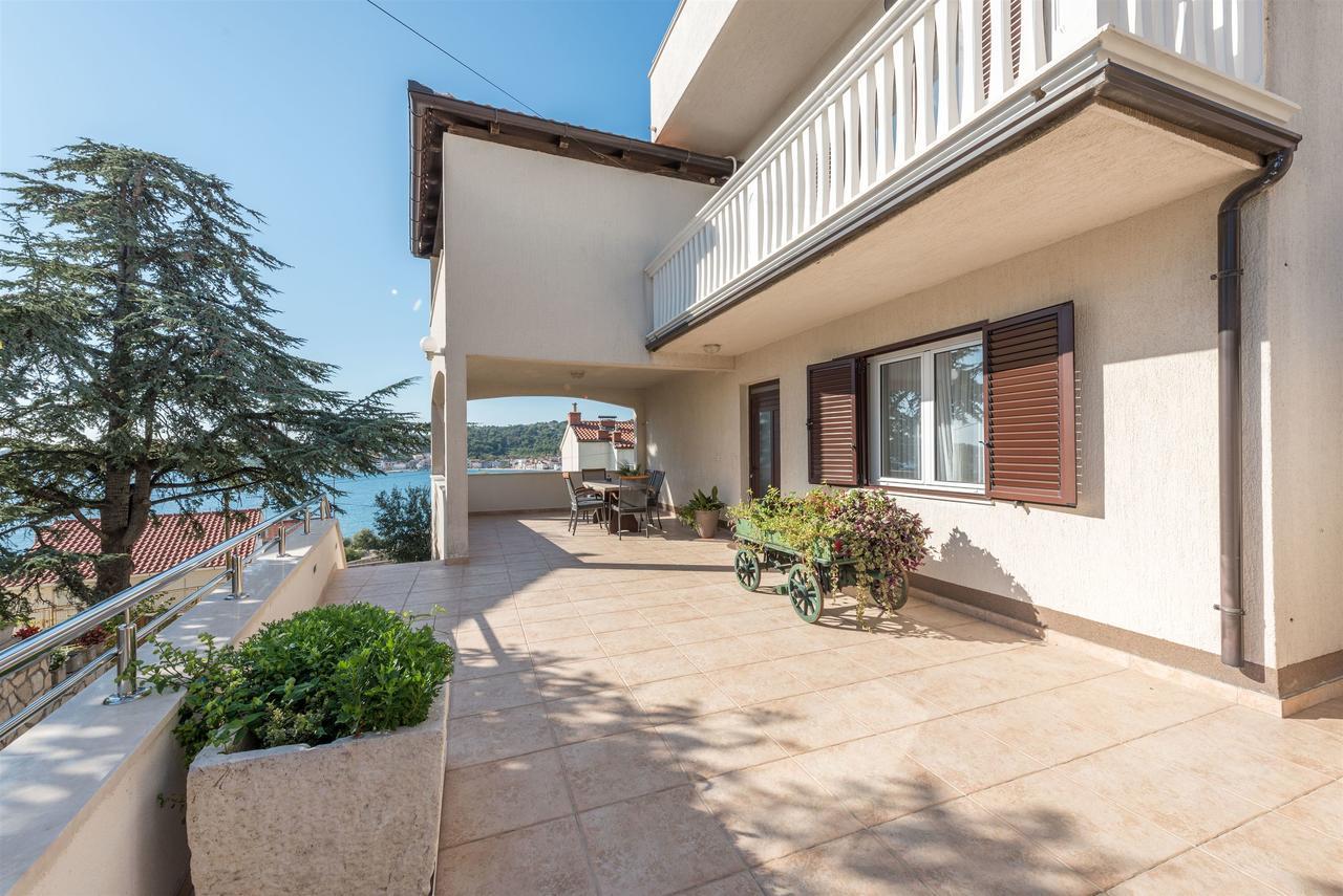 Apartments Snjezana Tisno Exterior foto
