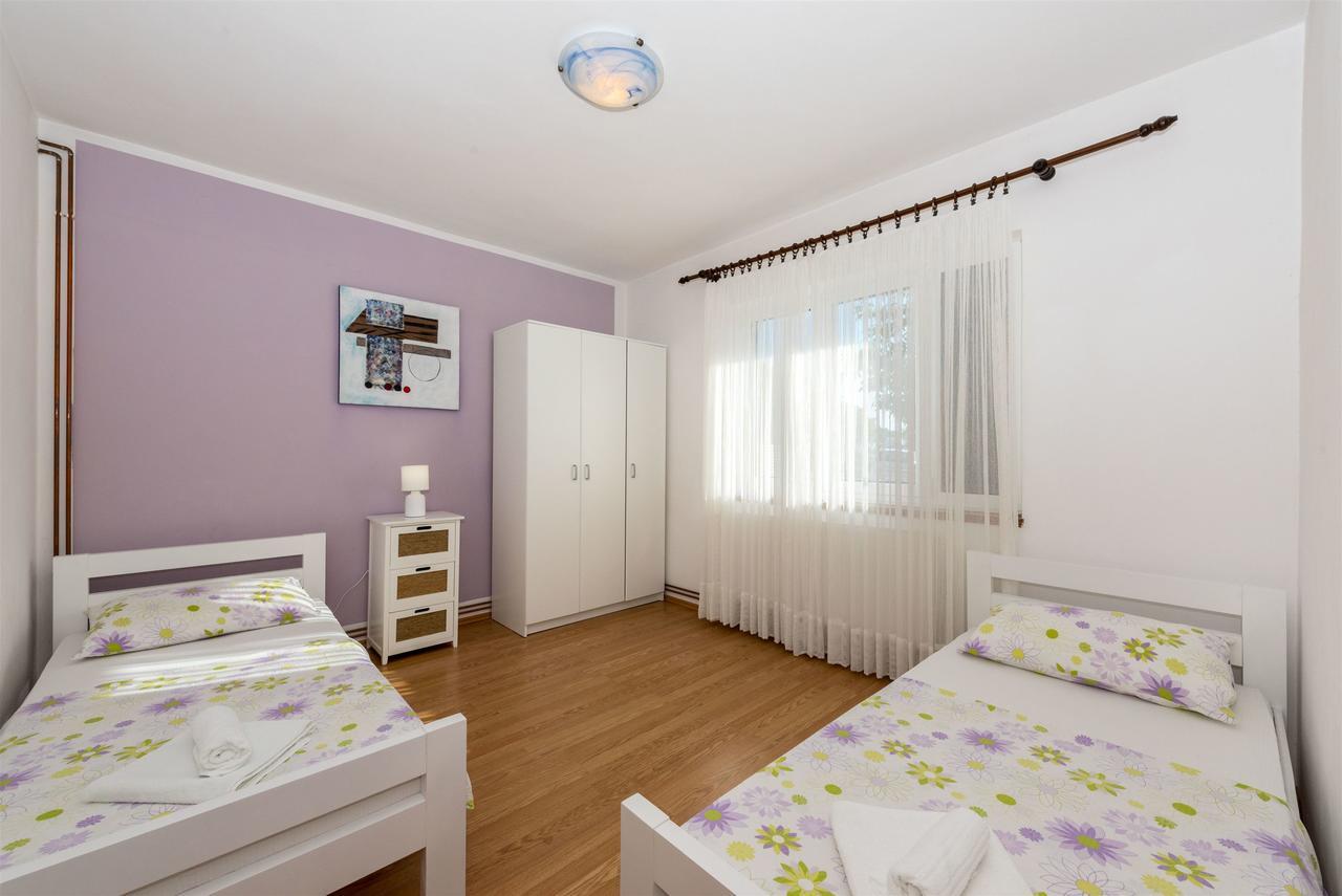 Apartments Snjezana Tisno Exterior foto